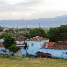 Between Tire and Selçuk