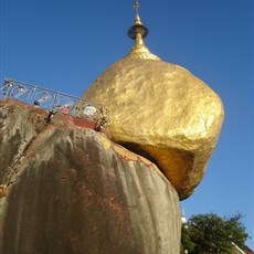 Kyaiktiyo (Golden Rock) pagoda