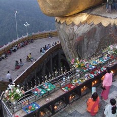 Kyaiktiyo (Golden Rock) pagoda