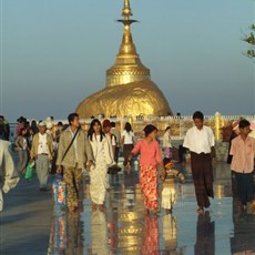 Kyaiktiyo (Golden Rock) pagoda