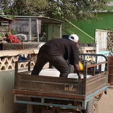 Leaving Ambriz - packing ice for delivery