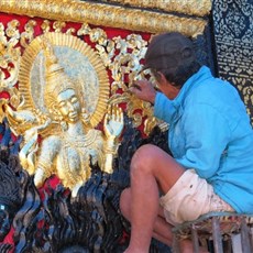 Vat Xieng Thong - gold leafing