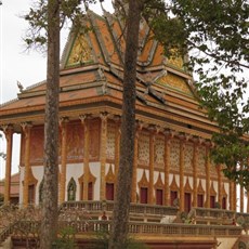 Leaving Phnom Penh - pagoda 2