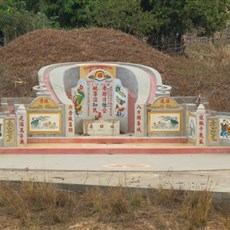 Between Kampong Kdei and Siem Reap - grave